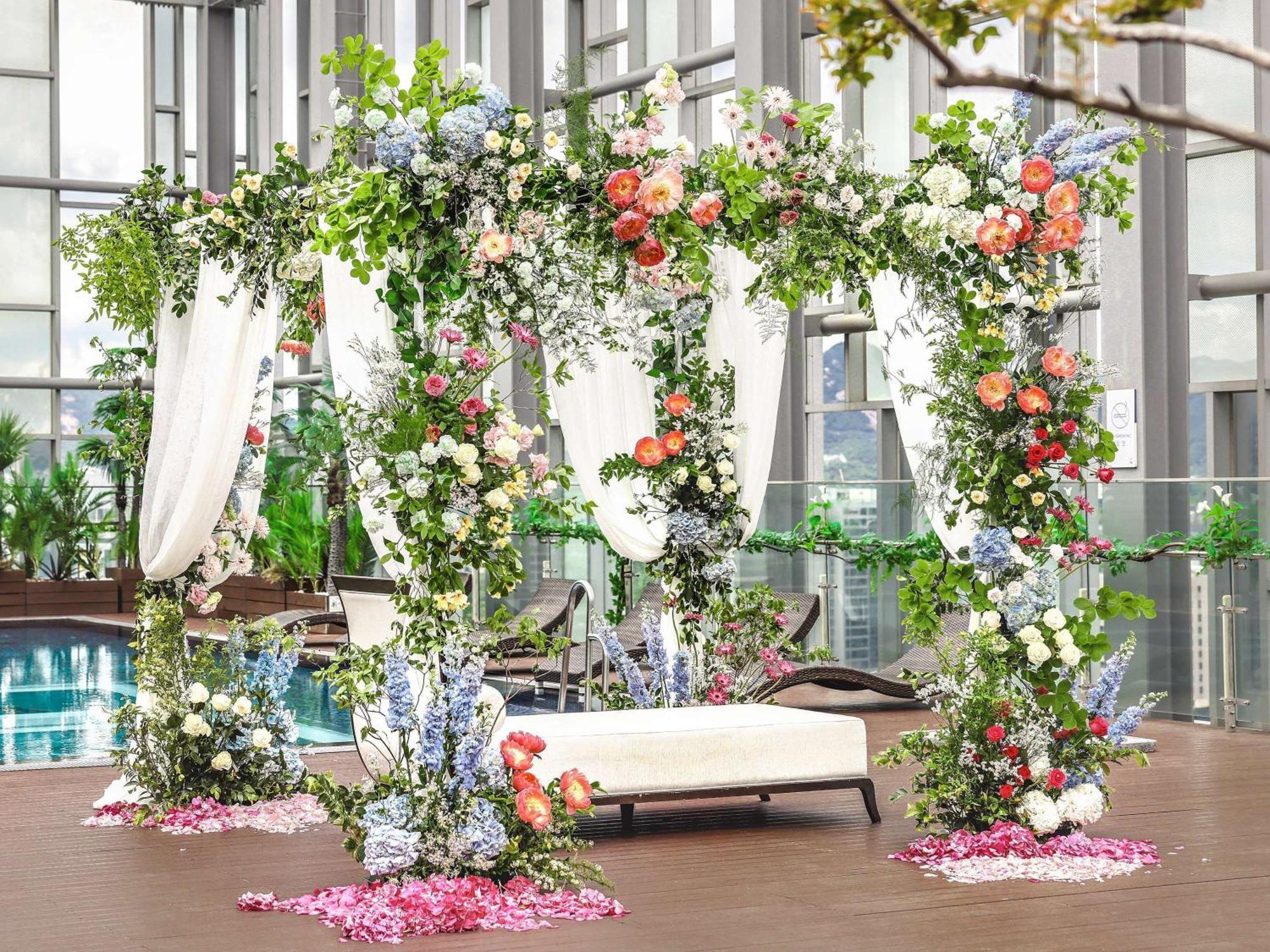 Novotel Ambassador Seoul Dongdaemun Hotels & Residences Buitenkant foto A floral canopy