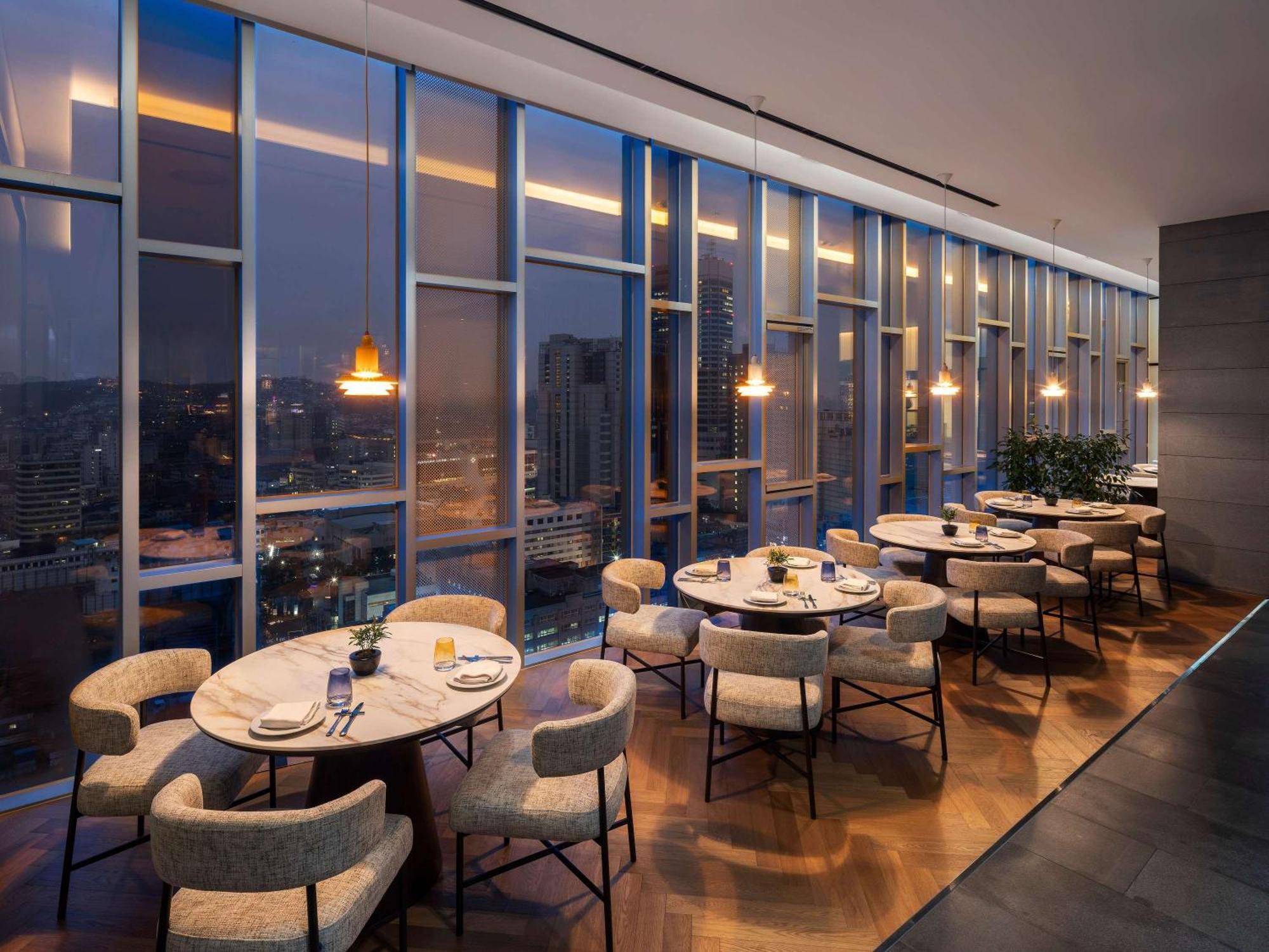 Novotel Ambassador Seoul Dongdaemun Hotels & Residences Buitenkant foto The restaurant